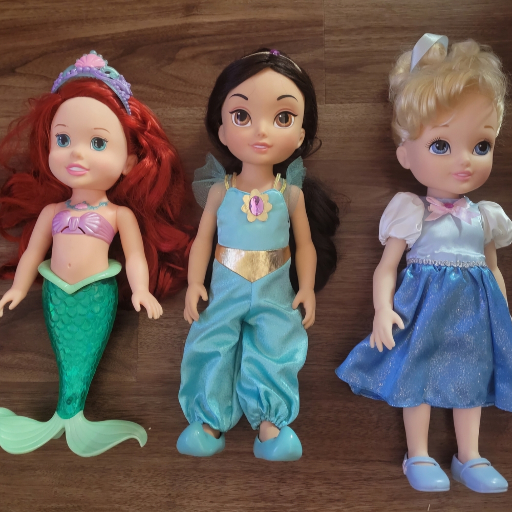 Disney Princess and Mermaid Doll Set - Red, Green, Blue